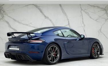 Porsche 718 Cayman GT4 7