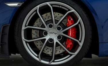 Porsche 718 Cayman GT4 8