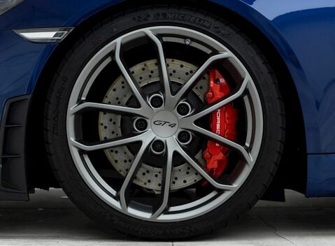 Porsche 718 Cayman GT4 8