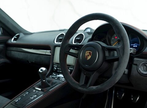 Porsche 718 Cayman GT4 9