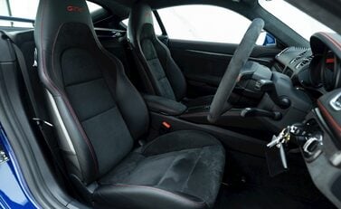 Porsche 718 Cayman GT4 10