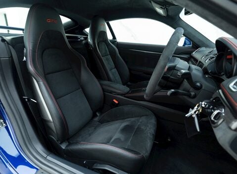 Porsche 718 Cayman GT4 10