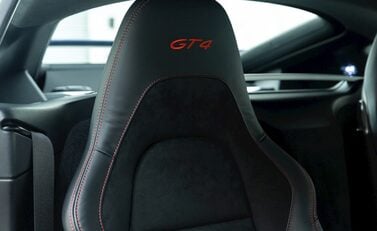 Porsche 718 Cayman GT4 11