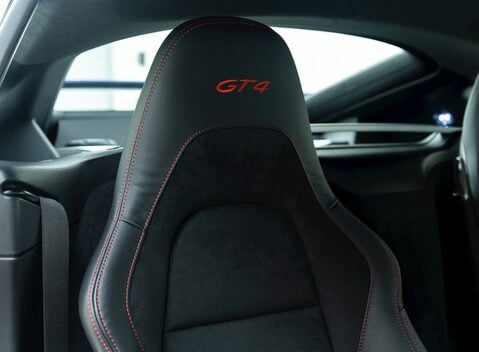 Porsche 718 Cayman GT4 11
