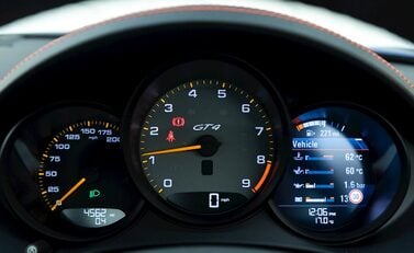 Porsche 718 Cayman GT4 14