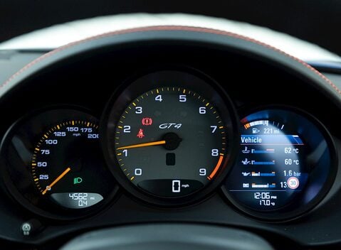Porsche 718 Cayman GT4 14
