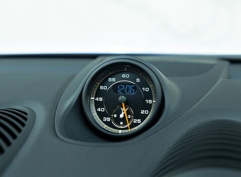 Porsche 718 Cayman GT4 15