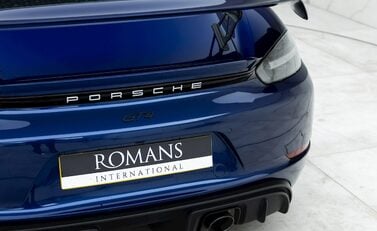 Porsche 718 Cayman GT4 21