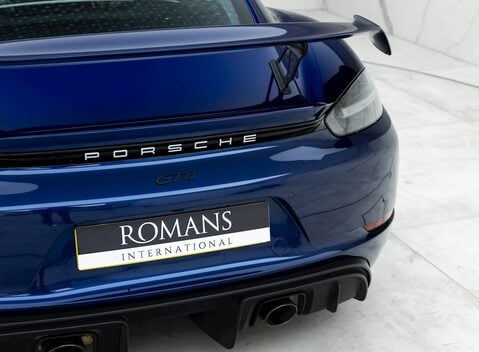 Porsche 718 Cayman GT4 21