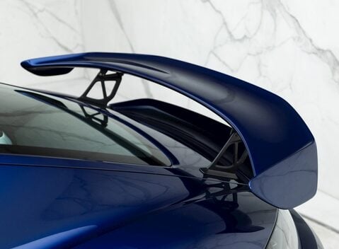 Porsche 718 Cayman GT4 22