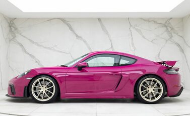 Porsche 718 Cayman GT4 2