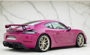 Porsche 718 Cayman GT4 7