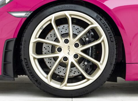 Porsche 718 Cayman GT4 8