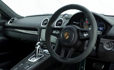 Porsche 718 Cayman GT4 9