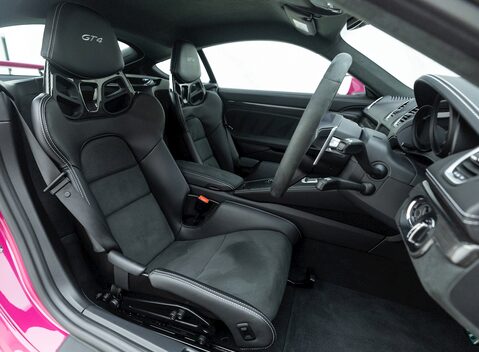 Porsche 718 Cayman GT4 10