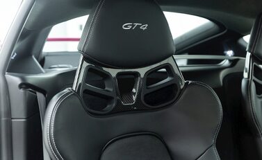 Porsche 718 Cayman GT4 11