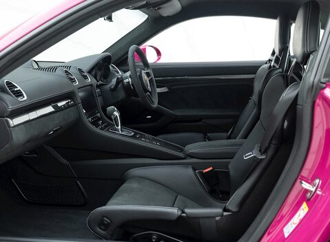 Porsche 718 Cayman GT4 12