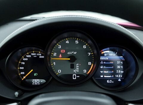 Porsche 718 Cayman GT4 14