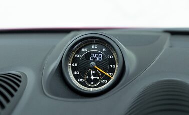 Porsche 718 Cayman GT4 15