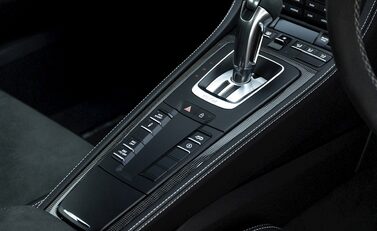 Porsche 718 Cayman GT4 17