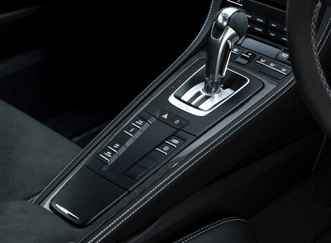 Porsche 718 Cayman GT4 17