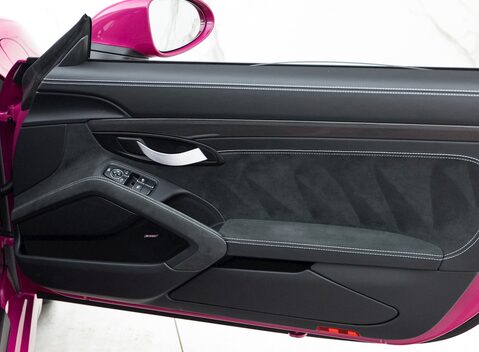 Porsche 718 Cayman GT4 18