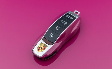 Porsche 718 Cayman GT4 23