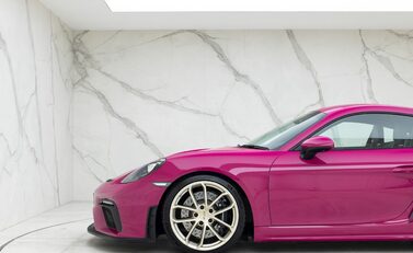 Porsche 718 Cayman GT4 24