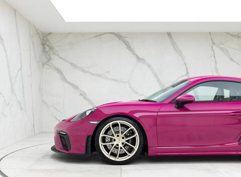 Porsche 718 Cayman GT4 24