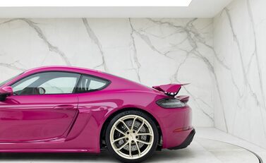 Porsche 718 Cayman GT4 25