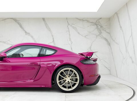 Porsche 718 Cayman GT4 25