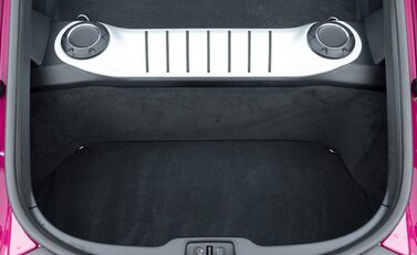 Porsche 718 Cayman GT4 26