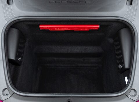 Porsche 718 Cayman GT4 27