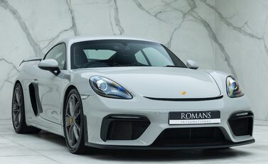Porsche 718 Cayman GT4 1