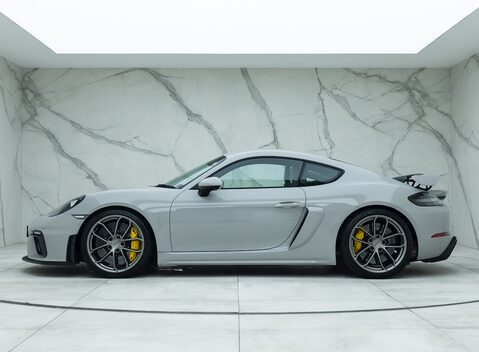 Porsche 718 Cayman GT4 2
