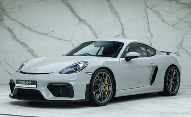 Porsche 718 Cayman GT4 6