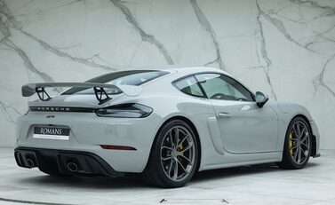 Porsche 718 Cayman GT4 7