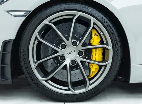 Porsche 718 Cayman GT4 8