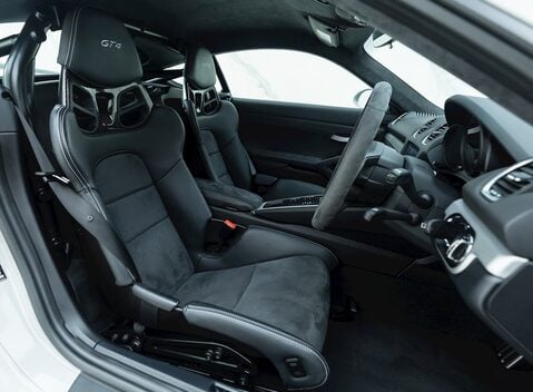 Porsche 718 Cayman GT4 10