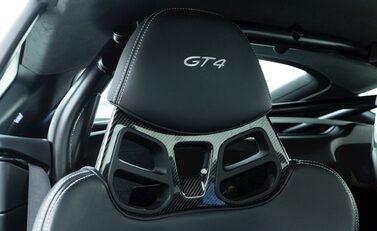 Porsche 718 Cayman GT4 11