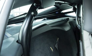 Porsche 718 Cayman GT4 14