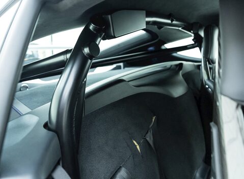 Porsche 718 Cayman GT4 14