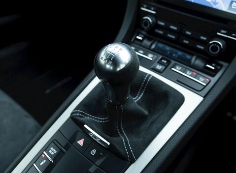 Porsche 718 Cayman GT4 20