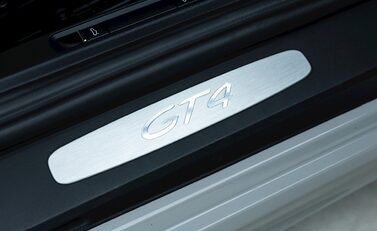 Porsche 718 Cayman GT4 22