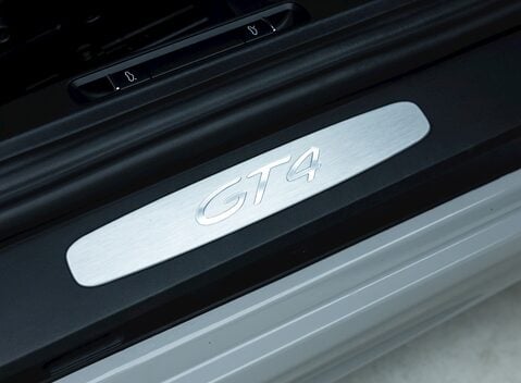 Porsche 718 Cayman GT4 22