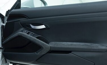 Porsche 718 Cayman GT4 23