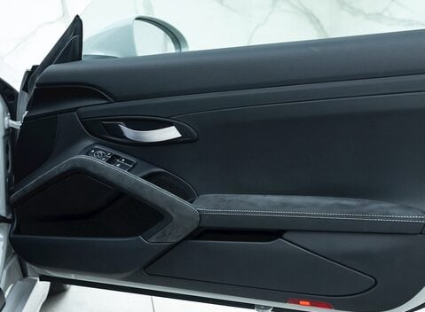 Porsche 718 Cayman GT4 23