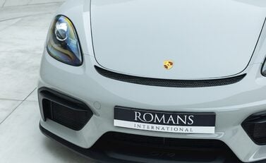 Porsche 718 Cayman GT4 24