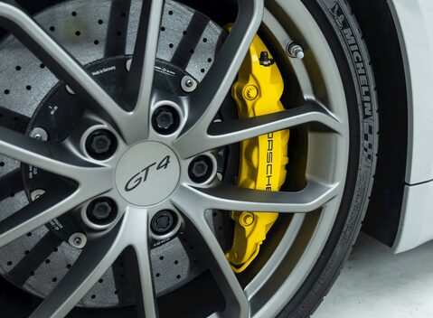 Porsche 718 Cayman GT4 26