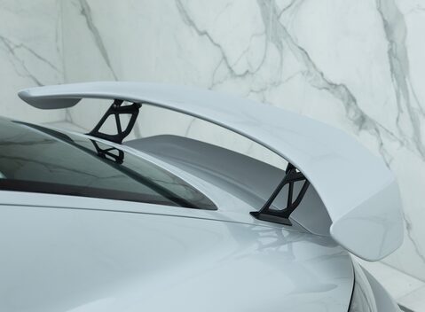 Porsche 718 Cayman GT4 28